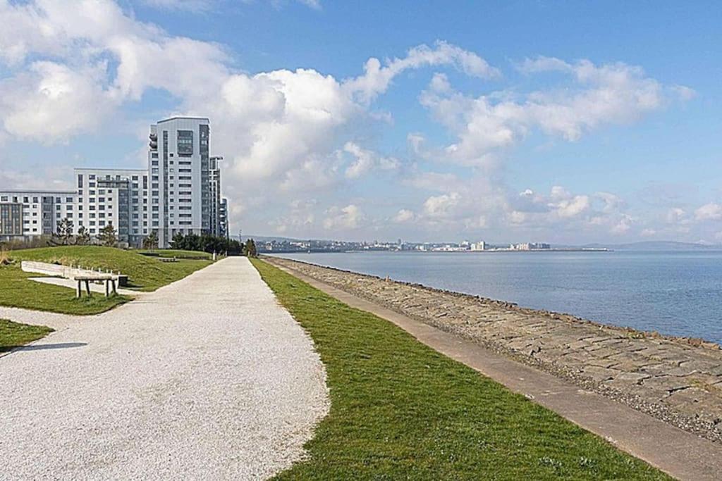 Modern 2 Bed Apartment With Stunning Seaside View Edinburgh Exterior photo