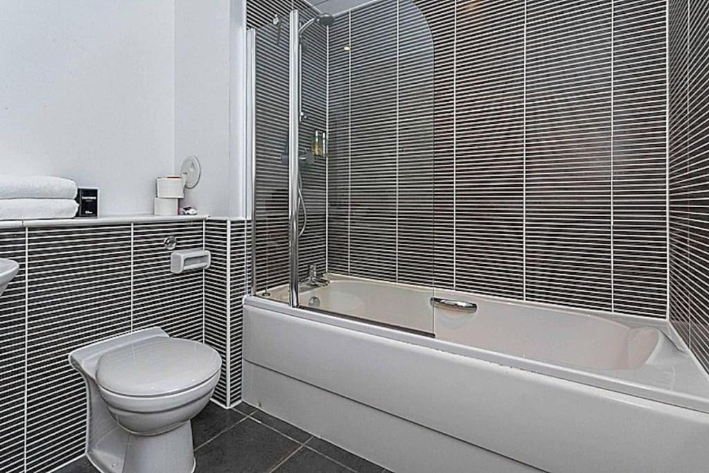 Modern 2 Bed Apartment With Stunning Seaside View Edinburgh Exterior photo